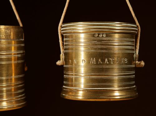 INTERESTING AND RARE DUTCH BRASS BUSHEL BALANCE COMPLETE SET 1846 - ADDITIONAL PHOTO 6