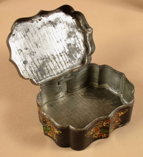 A COMPLETE SET OF TWO LACQUERED BOXES WITH TRAYS TOLEWARE ENGLAND - ADDITIONAL PHOTO 9