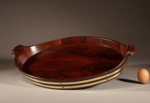 A VERY DECORATIVE AND USEFUL ORIGINAL OVAL MAHOGANY AND BRASS COOPERED TRAY
