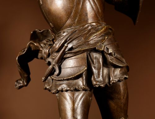 A LARGE PAIR OF KNIGHTS IN FULL ARMOUR STILL WITH THE ORIGINAL BASES CONTINENTAL CIRCA 1890 - ADDITIONAL PHOTO 2