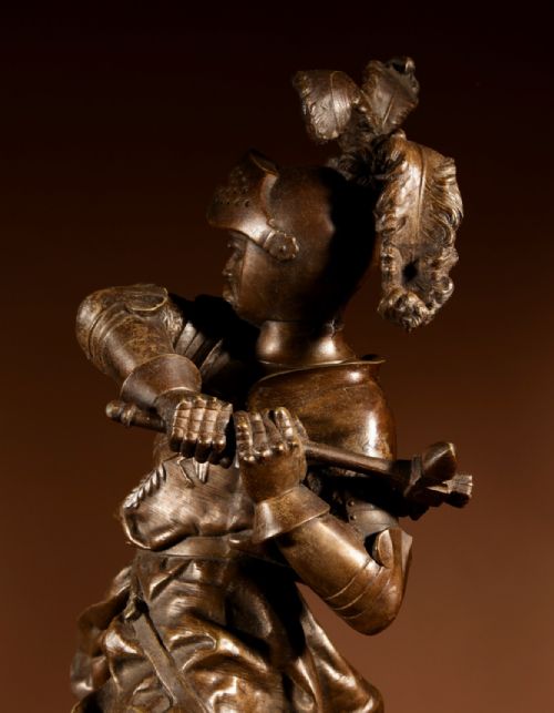 A LARGE PAIR OF KNIGHTS IN FULL ARMOUR STILL WITH THE ORIGINAL BASES CONTINENTAL CIRCA 1890 - ADDITIONAL PHOTO 3