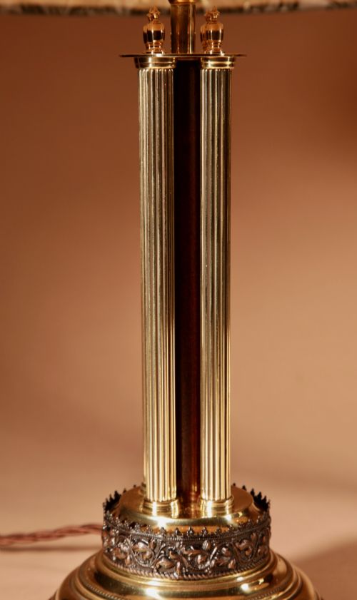 CLASSICAL 4 COLUMNS BRASS AND MAHOGANY BEAUTIFUL PAIR OF TABLE LAMPS - ADDITIONAL PHOTO 1