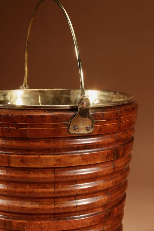 A VERY DECORATIVE ORIGINAL WALNUT COOPERED PEAT TEA BUCKET JARDINIRE TEA STOVE - ADDITIONAL PHOTO 3