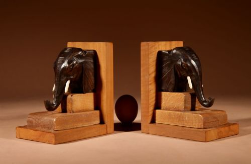 IMPRESSIVE BLACK FOREST AMUSING PAIR OF ELEPHANT CARVED WOODEN BOOKENDS CIRCA 190020 - ADDITIONAL PHOTO 1