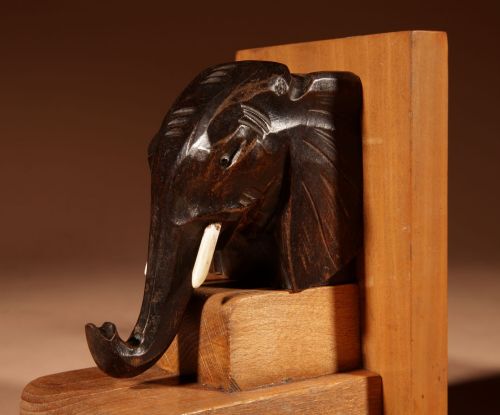 IMPRESSIVE BLACK FOREST AMUSING PAIR OF ELEPHANT CARVED WOODEN BOOKENDS CIRCA 190020 - ADDITIONAL PHOTO 5