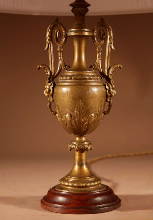 FRENCH LOUISE SEIZE STYLE GILDED METAL TABLE LAMP CIRCA 1900 - ADDITIONAL PHOTO 1