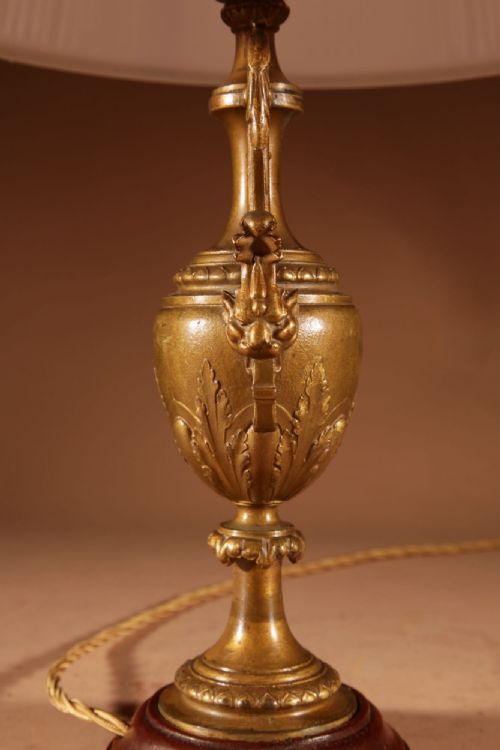 FRENCH LOUISE SEIZE STYLE GILDED METAL TABLE LAMP CIRCA 1900 - ADDITIONAL PHOTO 3