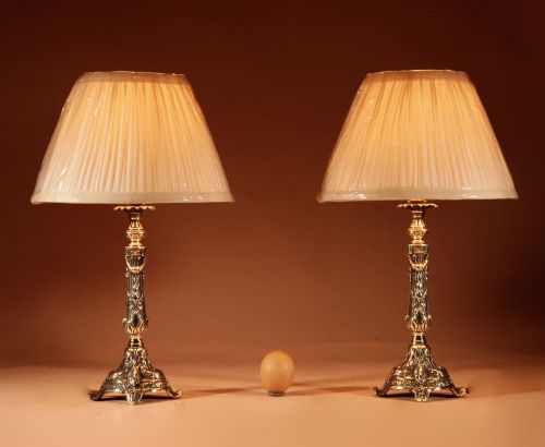 A SMALL PAIR OF CAST BRASS ELEGANT TABLE LAMPS IN THE LOUIS XVI STYLE CIRCA 190020