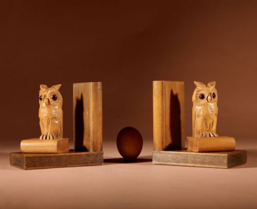 BLACK FOREST AMUSING PAIR OF OWL CARVED BOOKENDS CIRCA 190020