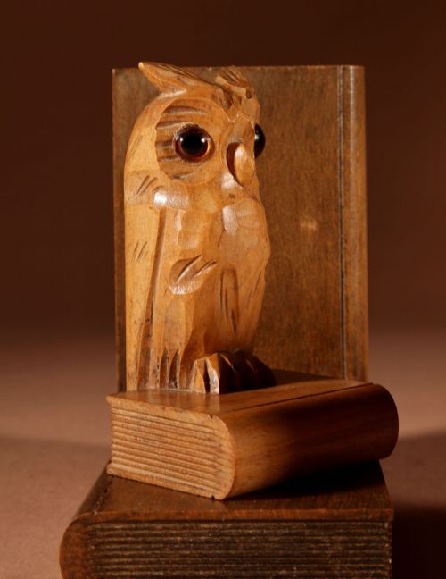 BLACK FOREST AMUSING PAIR OF OWL CARVED BOOKENDS CIRCA 190020 - ADDITIONAL PHOTO 7