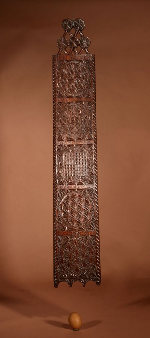 EXTREMELY FINE LARGER THEN NORMAL OAK CHIP CARVED DUTCH FRISIAN MANGLE BOARD WITH TEXT INITIALS AND DATE 1734