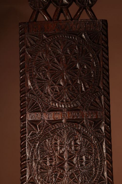 EXTREMELY FINE LARGER THEN NORMAL OAK CHIP CARVED DUTCH FRISIAN MANGLE BOARD WITH TEXT INITIALS AND DATE 1734 - ADDITIONAL PHOTO 3