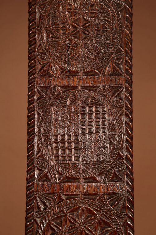 EXTREMELY FINE LARGER THEN NORMAL OAK CHIP CARVED DUTCH FRISIAN MANGLE BOARD WITH TEXT INITIALS AND DATE 1734 - ADDITIONAL PHOTO 5