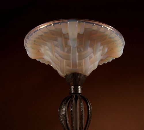 FRENCH ART DECO LACROIX LALIQUE VERY INTERESTING OPALESCENT GLASS AND WROUGHT IRON TABLE LAMP CIRCA 1930 - ADDITIONAL PHOTO 8