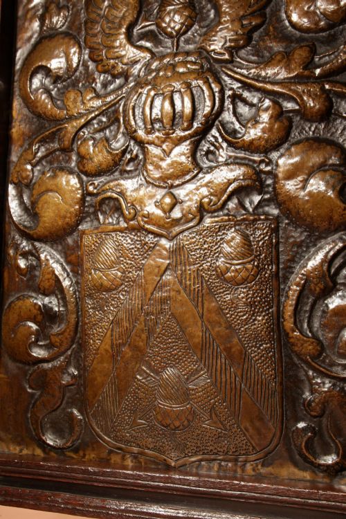 DUTCH INTERESTING FAMILY HUBRECHT COAT OF ARMS EMBOSSED AND CHASED BRASS AND OAK FIRE SCREEN - ADDITIONAL PHOTO 6