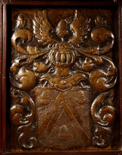 DUTCH INTERESTING FAMILY HUBRECHT COAT OF ARMS EMBOSSED AND CHASED BRASS AND OAK FIRE SCREEN - ADDITIONAL PHOTO 13