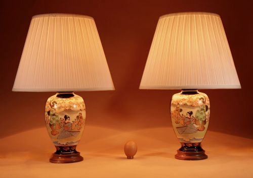 VERY DECORATIVE REAL PAIR OF JAPANESE SATSUMA TABLE LAMPS
