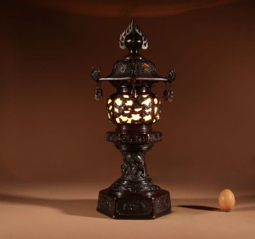 A RARE LARGE AND VERY DECORATIVE JAPANESE BRONZE LANTERN TABLE LAMP