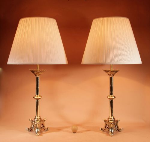 A PAIR OF IMPRESSIVE FINE CAST BRASS TABLE LAMPS IN THE EARLY GOTHIC STYLE