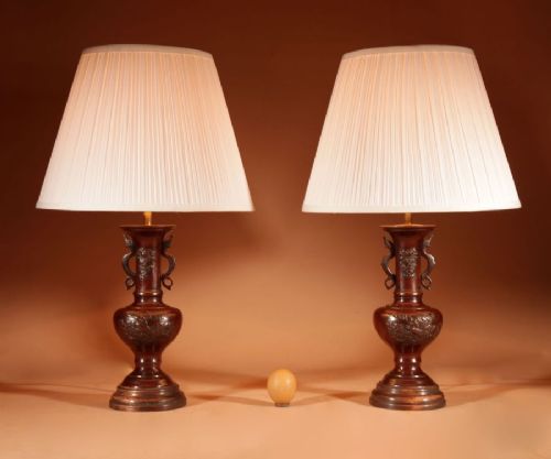 Elegant Pair of Fine Japanese Bronze Table Lamps, Meiji (1868-1912)