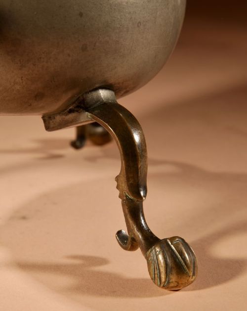 An 18th-century Dutch pewter kraantjeskan coffee urn featuring a bronze spigot tap, curved side handles, and three cabriole feet. View XI