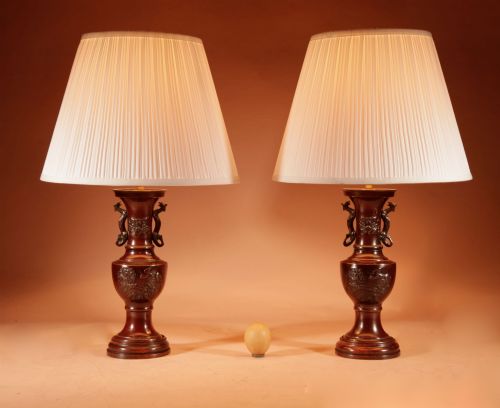 Elegant Pair of Fine Japanese Bronze Table Lamps, Meiji (1868-1912)