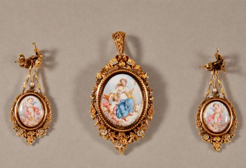 A Very Fine Antique Gold Parure with Enamel/ Porcelain Miniature Paint Work.
