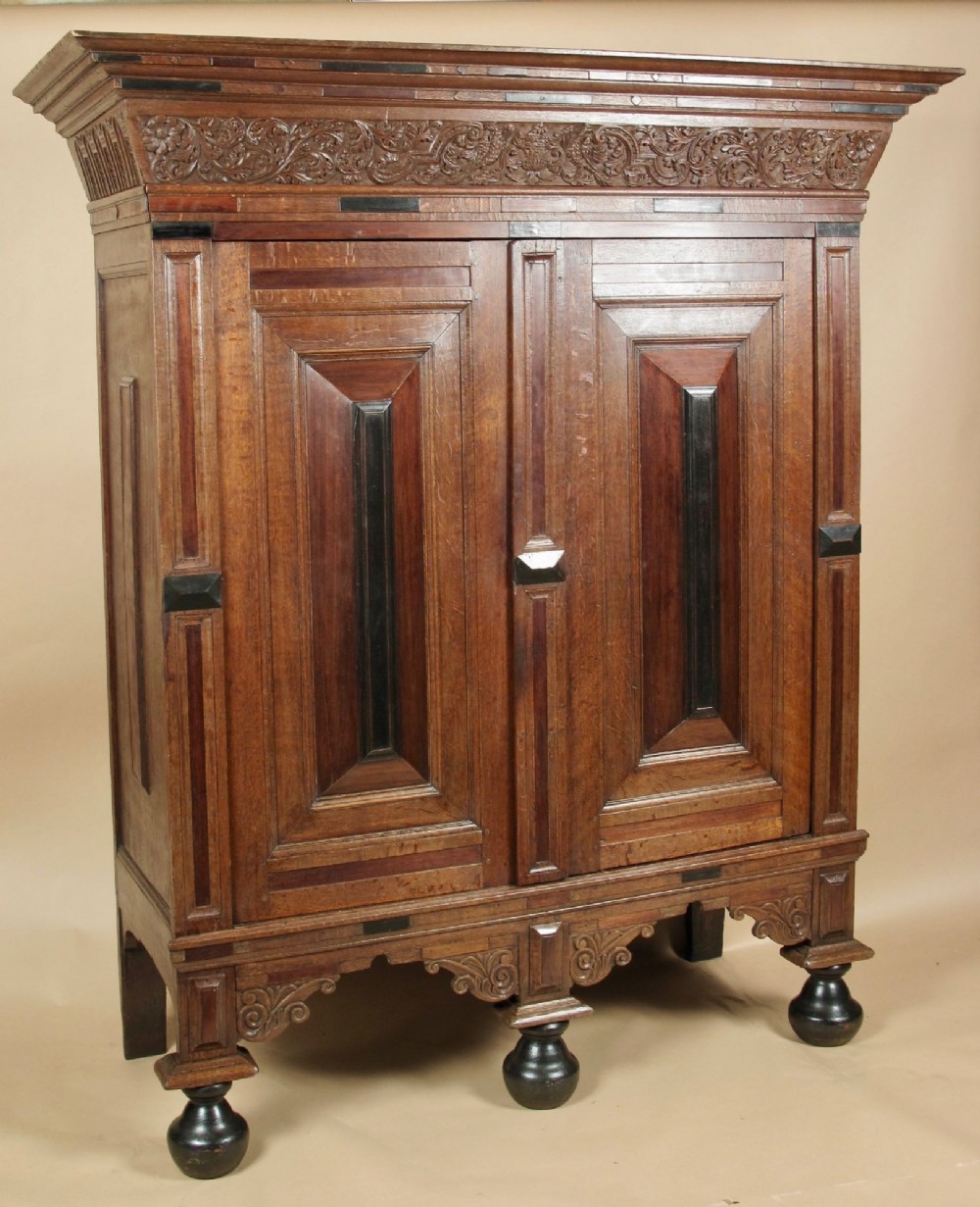 Small Dutch 17th century Oak Rosewood and Ebony Gelderse Kussenkast Armoir