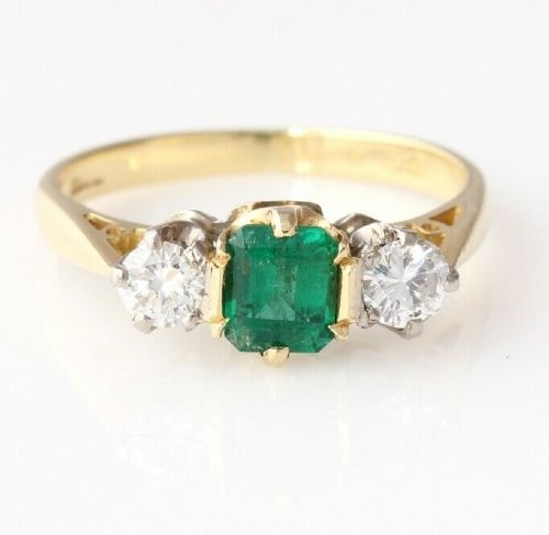 18ct Gold Diamond Emerald Three Stone Trilogy Engagement Ring Size K 1/2.