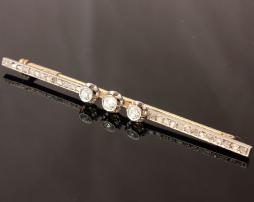 fig 2. Art Deco 18ct Gold & Platinum Old Cut Diamond Bar Brooch in Antique Case.