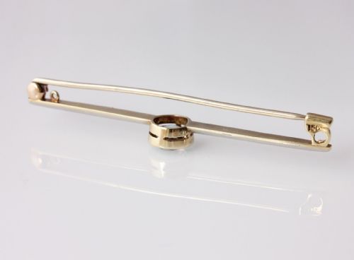 fig 1. 15ct Gold Aquamarine Bar Brooch.