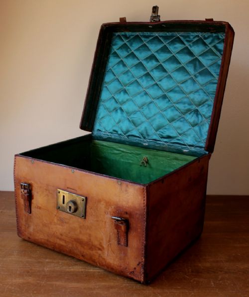 Leather Top Hat Case