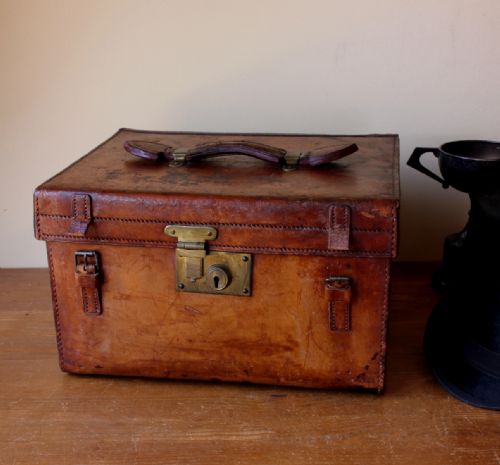 fig 1. Leather Top Hat Case