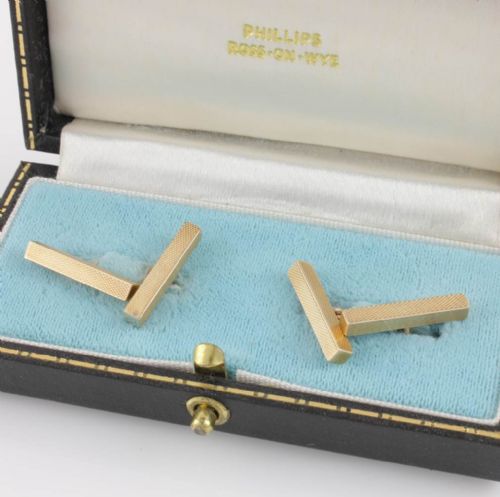 9ct Gold Engine Turned Bar Cufflinks.