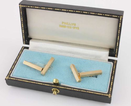 fig 1. 9ct Gold Engine Turned Bar Cufflinks.