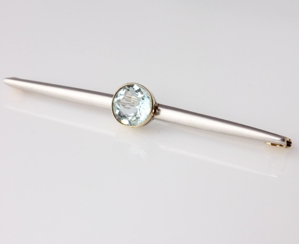 15ct Gold Aquamarine Bar Brooch.