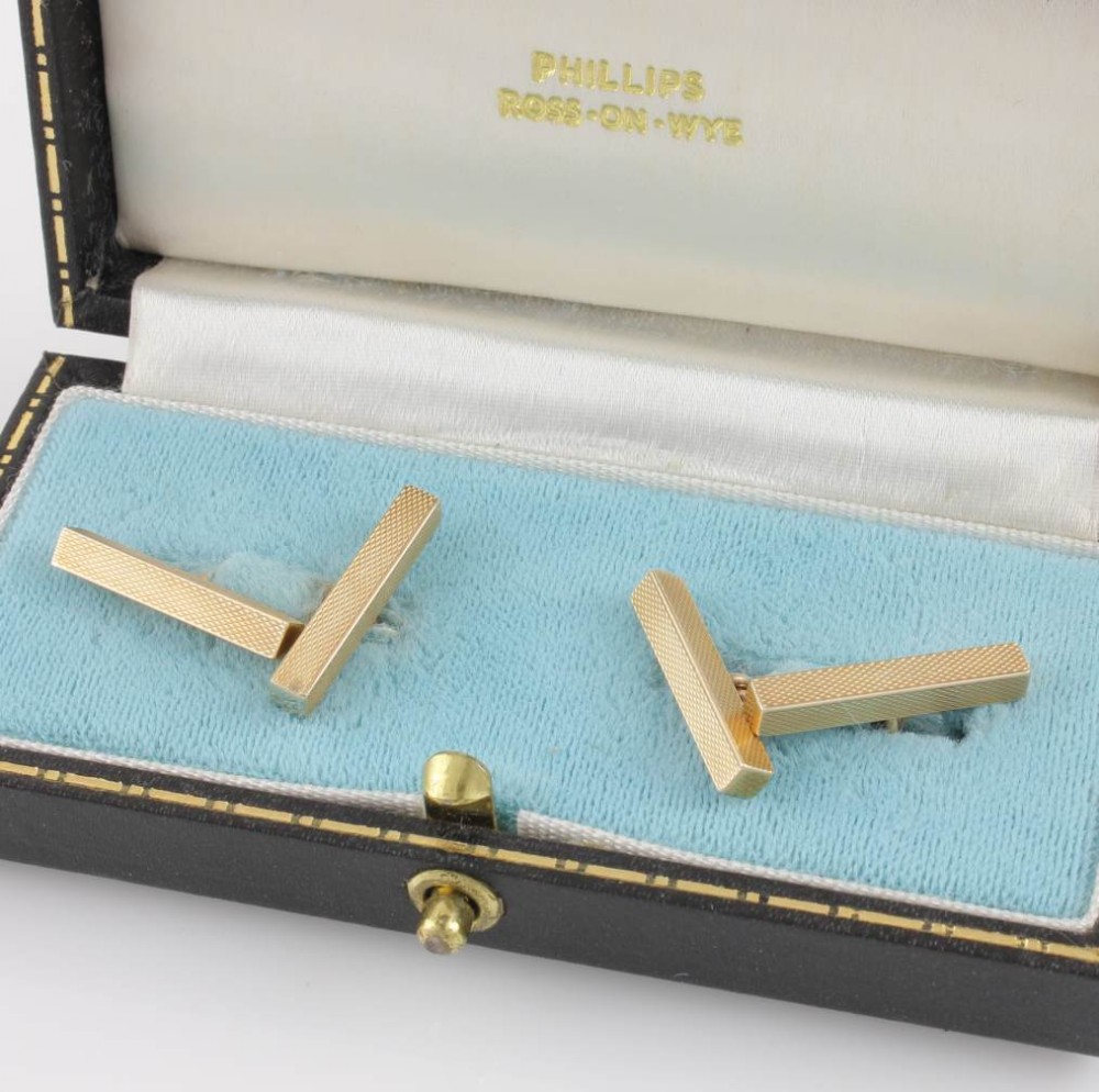 9ct Gold Engine Turned Bar Cufflinks.
