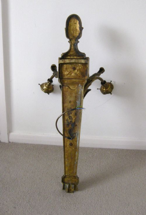 fig 1. A VICTORIAN WALL LIGHT