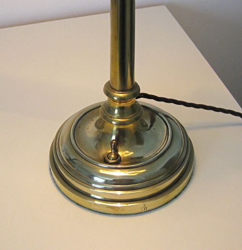 fig 1. A BRASS ANTIQUE BANKER'S LAMP