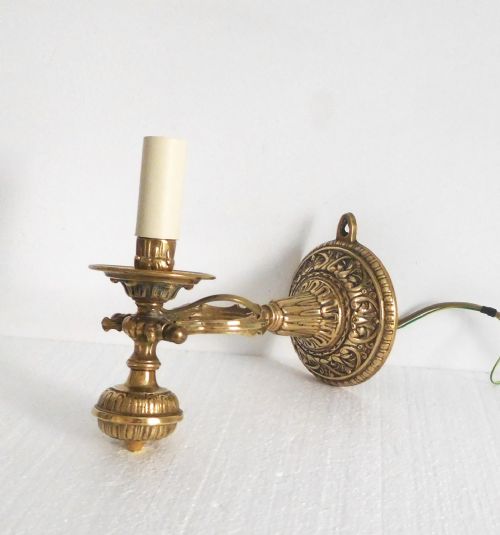 fig 1. HEAVY BRASS GIMBAL LAMP