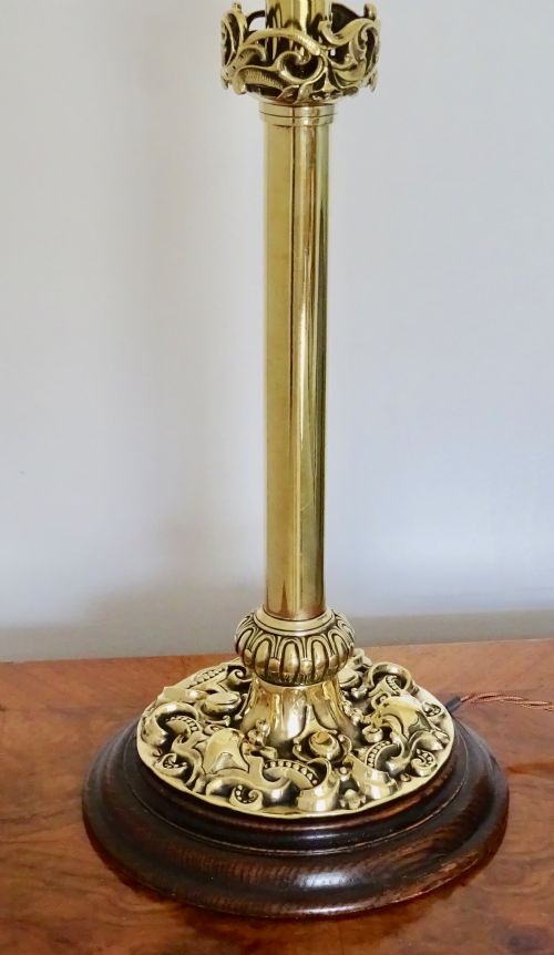 fig 1. TALL EDWARDIAN BRASS LAMP ON A WOODEN BASE