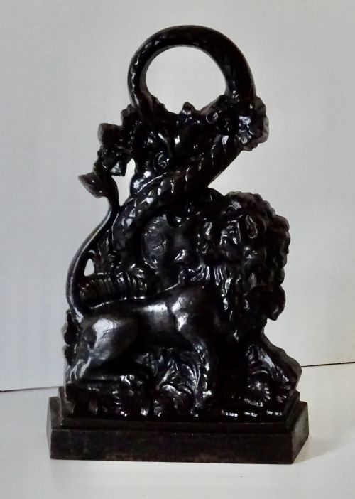 fig 1. VICTORIAN CAST IRON LION DOORSTOP