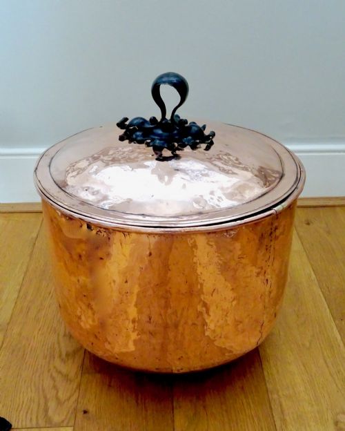 C1910 A LARGE COPPER LOG BIN IN ORIGINAL IRON FRAME - ADDITIONAL PHOTO 2