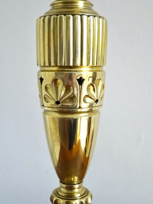 fig 1. TALL VICTORIAN GAS LAMP