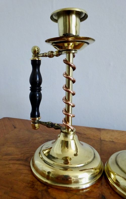 C191020 A PAIR OF BRASS AND COPPER ARTS AND CRAFTS CANDLESTICKS - ADDITIONAL PHOTO 2