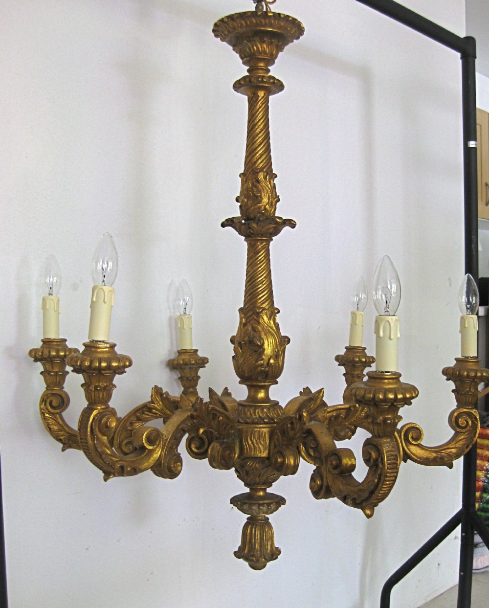 AN ITALIAN ANTIQUE GILTWOOD CHANDELIER