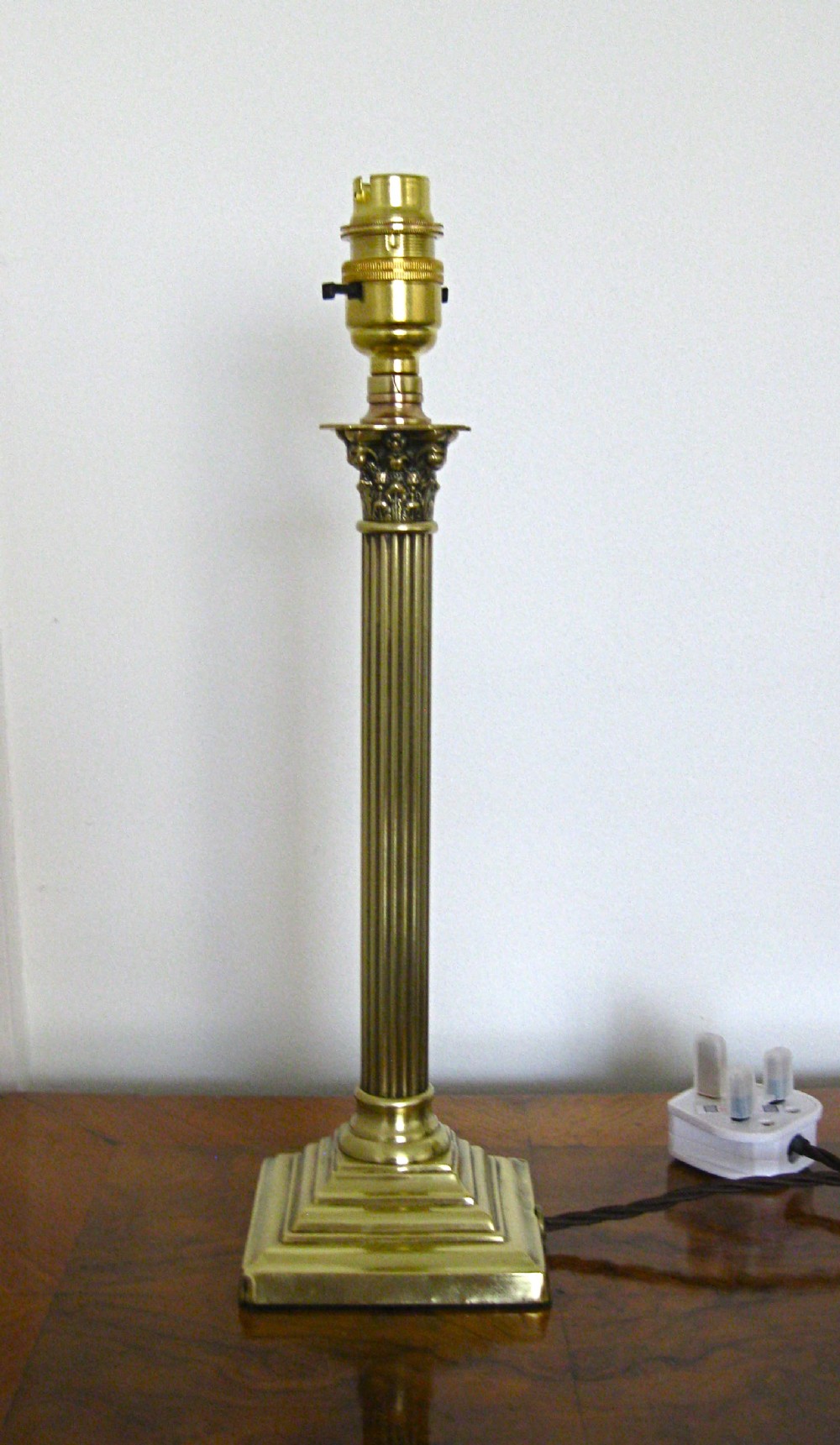 EDWARDIAN BRASS CORINTHIAN COLUMN LAMP