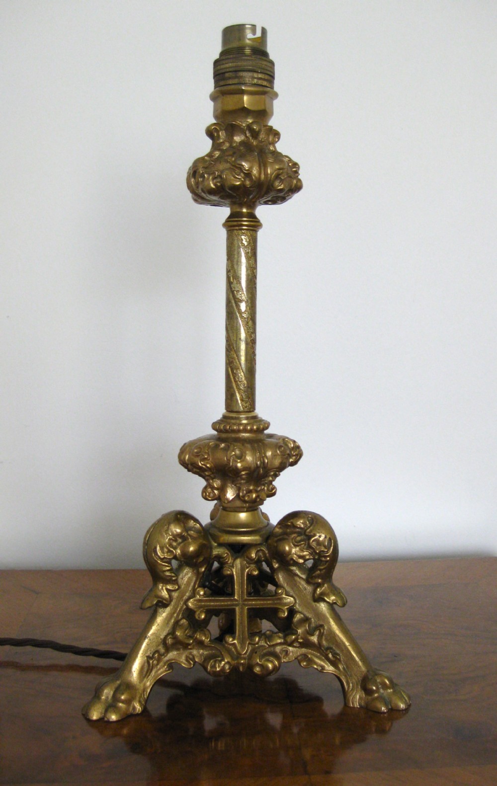 AN UNUSUAL HEAVY BRASS LAMP