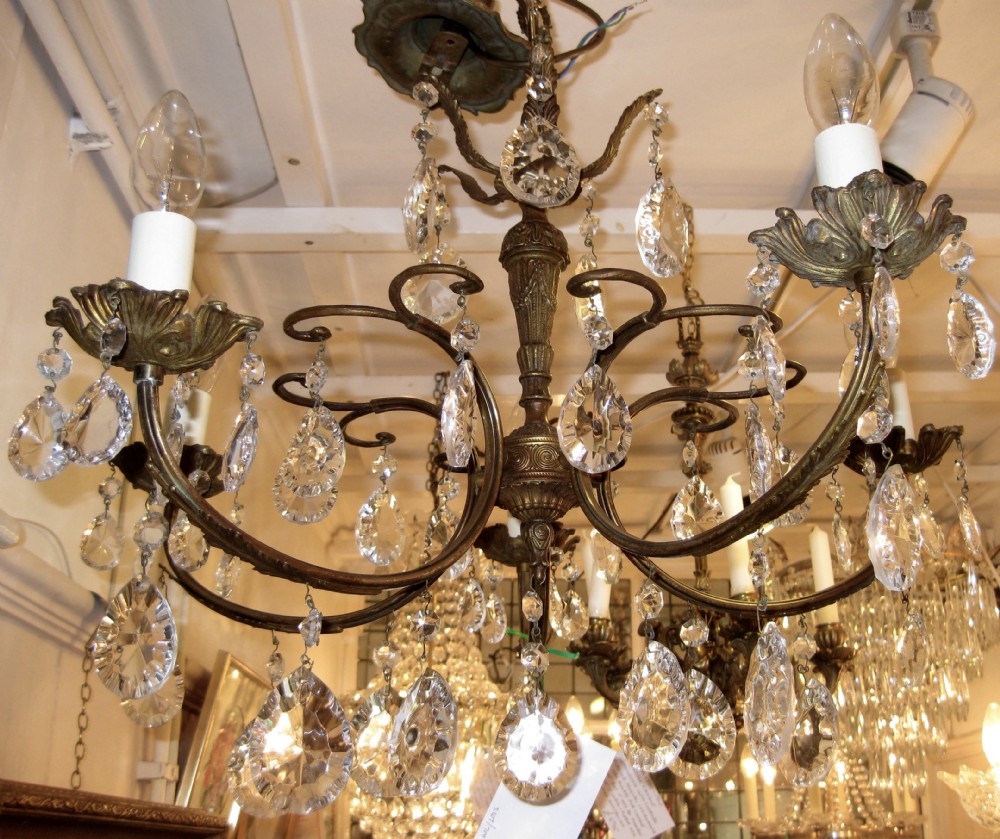 AN EARLY 20TH CENTURY BRASS CHANDELIER