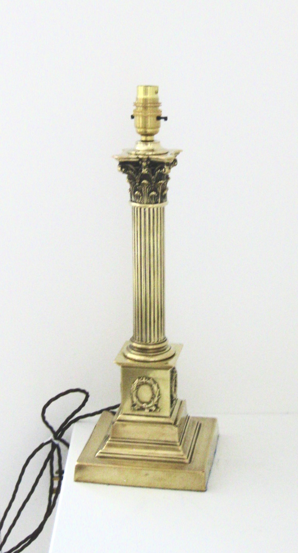VICTORIAN CORINTHIAN COLUMN BRASS LAMP